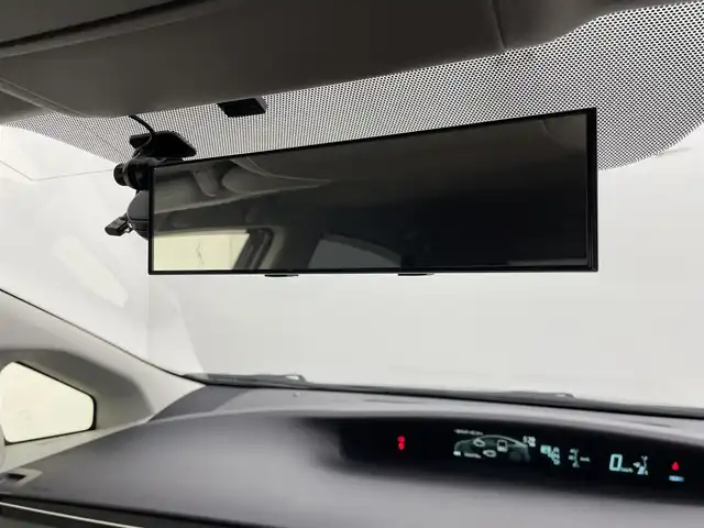 トヨタ プリウス S 群馬県 2015(平27)年 1.7万km ブラック 禁煙車　純正ナビ　Bluetooth　フルセグ　バックカメラ　横滑り防止装置　アイドリングストップ　オートライト　ETC　ドライブレコーダー　ステアリングスイッチ　パワーウィンドウ　パワーステアリング