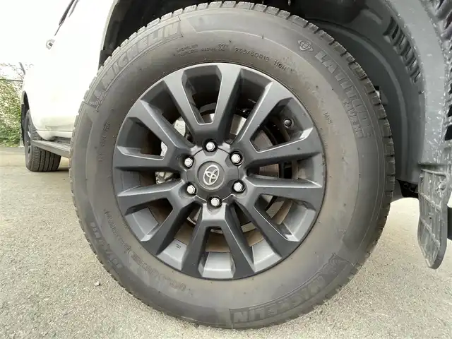 トヨタ ランドクルーザー プラド TX Lパッケージ マットブラED 東京都 2023(令5)年 2.4万km ホワイトパールクリスタルシャイン 特別仕様車【マットブラックエディション】/ワンオーナー/サンルーフ/アルパイン11型フローティングナビ/（Bluetooth/HDMI/フルセグTV)/バックカメラ/シートヒーター /シートベンチレーション/運転席/助手席パワーシート/Toyota Safety Sense/・プリクラッシュセーフティ/・レーンディパーチャーアラート/・レーダークルーズコントロール/ETC/ドライブレコーダー/ルーフレール/LEDヘッドライト/オートライト/フォグランプ/スマートキー/純正18インチAW
