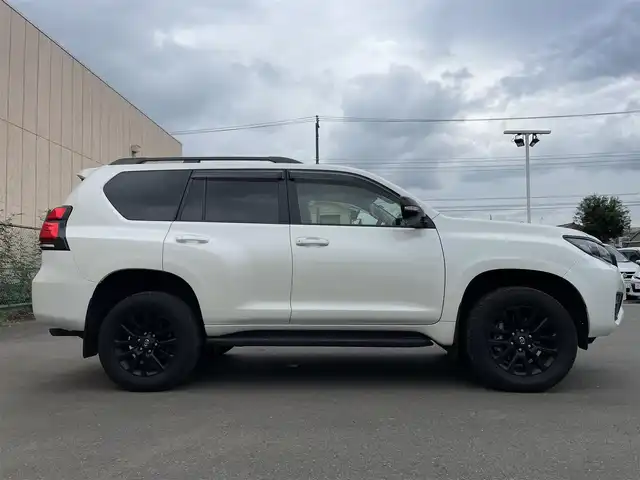 トヨタ ランドクルーザー プラド TX Lパッケージ マットブラED 東京都 2023(令5)年 2.4万km ホワイトパールクリスタルシャイン 特別仕様車【マットブラックエディション】/ワンオーナー/サンルーフ/アルパイン11型フローティングナビ/（Bluetooth/HDMI/フルセグTV)/バックカメラ/シートヒーター /シートベンチレーション/運転席/助手席パワーシート/Toyota Safety Sense/・プリクラッシュセーフティ/・レーンディパーチャーアラート/・レーダークルーズコントロール/ETC/ドライブレコーダー/ルーフレール/LEDヘッドライト/オートライト/フォグランプ/スマートキー/純正18インチAW