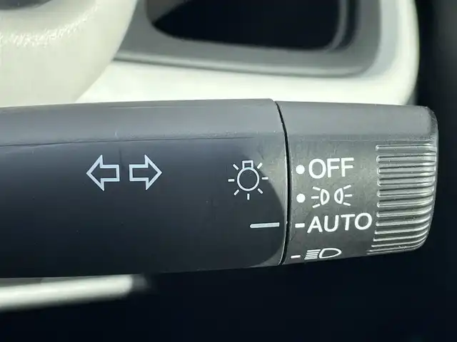 ホンダ フィット e:HEVホーム 福岡県 2023(令5)年 2.1万km プラチナホワイトパール ホンダセンシング/衝突軽減/レーンキープアシスト/コーナーセンサー/社外ナビ（ＭＤＶ－Ｄ２０８ＢＴ）/CD/BT/AM/FM/バックカメラ/ハーフレザー/前席シートヒーター/レーダークルーズコントロール/ＥＴＣ/ＬＥＤオートライト/オートハイビーム/革巻きステアリング/ステアリングリモコン/ＡＡＣ/電動パーキング/ブレーキホールド/スマートキー/プッシュスタート/チップアップシート