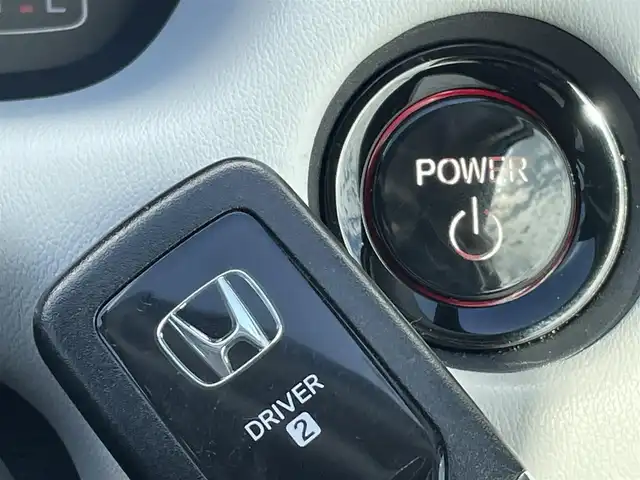 ホンダ フィット e:HEVホーム 福岡県 2023(令5)年 2.1万km プラチナホワイトパール ホンダセンシング/衝突軽減/レーンキープアシスト/コーナーセンサー/社外ナビ（ＭＤＶ－Ｄ２０８ＢＴ）/CD/BT/AM/FM/バックカメラ/ハーフレザー/前席シートヒーター/レーダークルーズコントロール/ＥＴＣ/ＬＥＤオートライト/オートハイビーム/革巻きステアリング/ステアリングリモコン/ＡＡＣ/電動パーキング/ブレーキホールド/スマートキー/プッシュスタート/チップアップシート
