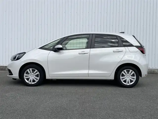 ホンダ フィット e:HEVホーム 福岡県 2023(令5)年 2.1万km プラチナホワイトパール ホンダセンシング/衝突軽減/レーンキープアシスト/コーナーセンサー/社外ナビ（ＭＤＶ－Ｄ２０８ＢＴ）/CD/BT/AM/FM/バックカメラ/ハーフレザー/前席シートヒーター/レーダークルーズコントロール/ＥＴＣ/ＬＥＤオートライト/オートハイビーム/革巻きステアリング/ステアリングリモコン/ＡＡＣ/電動パーキング/ブレーキホールド/スマートキー/プッシュスタート/チップアップシート