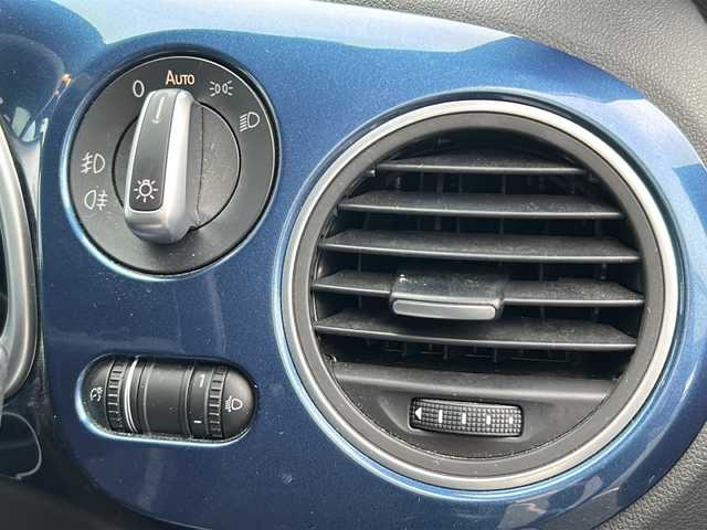 フォルクスワーゲン ザ・ビートル デザイン 茨城県 2016(平28)年 10.6万km ブルーシルクM ワンオーナー/純正メモリナビ/(地デジTV・CD・DVD・BT・ラジオ再生)/クルーズコントロール/ETC/ドライブレコーダー/バックカメラ/オートライト/HIDヘッドライト/純正16inアルミホイール/純正フロアマット/リモコンキー/スペアキー/取扱説明書/保証書