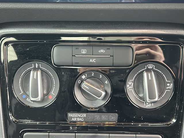 フォルクスワーゲン ザ・ビートル デザイン 茨城県 2016(平28)年 10.6万km ブルーシルクM ワンオーナー/純正メモリナビ/(地デジTV・CD・DVD・BT・ラジオ再生)/クルーズコントロール/ETC/ドライブレコーダー/バックカメラ/オートライト/HIDヘッドライト/純正16inアルミホイール/純正フロアマット/リモコンキー/スペアキー/取扱説明書/保証書