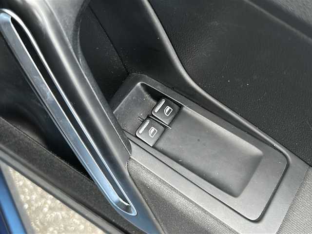 フォルクスワーゲン ザ・ビートル デザイン 茨城県 2016(平28)年 10.6万km ブルーシルクM ワンオーナー/純正メモリナビ/(地デジTV・CD・DVD・BT・ラジオ再生)/クルーズコントロール/ETC/ドライブレコーダー/バックカメラ/オートライト/HIDヘッドライト/純正16inアルミホイール/純正フロアマット/リモコンキー/スペアキー/取扱説明書/保証書