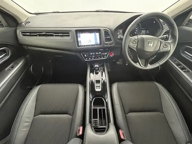 ホンダ ヴェゼル ハイブリッド Z ホンダセンシング 岡山県 2021(令3)年 4.5万km プラチナホワイトパール 純正８インチナビ/【Bluetooth/フルセグTV/Carplay/USB接続/CD/DVD/HDMI接続/USB接続】/型番:VXM-217VFEi/バックカメラ/前席シートヒーター/純正ドライブレコーダー（前後）/レーダークルーズコントロール/衝突軽減ブレーキ/ＬＥＤヘッドライト/フォグランプ/オートライト/ビルトインＥＴＣ/パドルシフト/アイドリングストップ/オートブレーキホールド/ルーフレール/スマートキー×1/新車保証書/取扱説明書/スペアキー×１