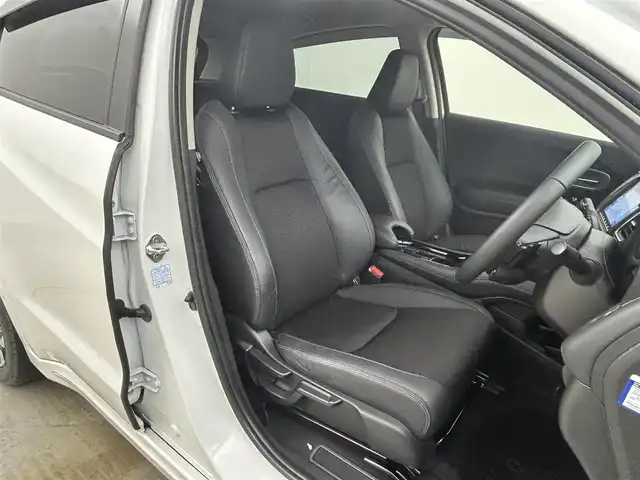 ホンダ ヴェゼル ハイブリッド Z ホンダセンシング 岡山県 2021(令3)年 4.5万km プラチナホワイトパール 純正８インチナビ/【Bluetooth/フルセグTV/Carplay/USB接続/CD/DVD/HDMI接続/USB接続】/型番:VXM-217VFEi/バックカメラ/前席シートヒーター/純正ドライブレコーダー（前後）/レーダークルーズコントロール/衝突軽減ブレーキ/ＬＥＤヘッドライト/フォグランプ/オートライト/ビルトインＥＴＣ/パドルシフト/アイドリングストップ/オートブレーキホールド/ルーフレール/スマートキー×1/新車保証書/取扱説明書/スペアキー×１