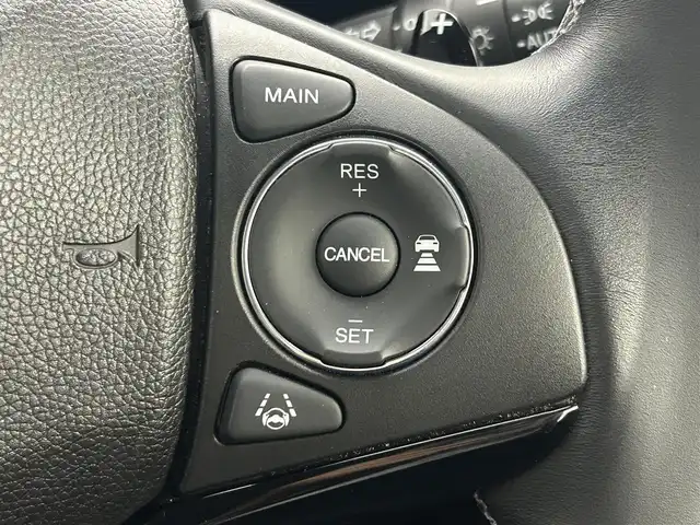 ホンダ ヴェゼル ハイブリッド Z ホンダセンシング 岡山県 2021(令3)年 4.5万km プラチナホワイトパール 純正８インチナビ/【Bluetooth/フルセグTV/Carplay/USB接続/CD/DVD/HDMI接続/USB接続】/型番:VXM-217VFEi/バックカメラ/前席シートヒーター/純正ドライブレコーダー（前後）/レーダークルーズコントロール/衝突軽減ブレーキ/ＬＥＤヘッドライト/フォグランプ/オートライト/ビルトインＥＴＣ/パドルシフト/アイドリングストップ/オートブレーキホールド/ルーフレール/スマートキー×1/新車保証書/取扱説明書/スペアキー×１