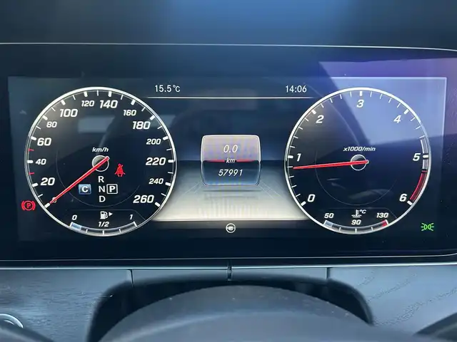 メルセデス・ベンツ Ｅ２２０ｄ アバンギャルド スポーツ 茨城県 2016(平28)年 5.8万km ダイヤモンドホワイト Burmesterサウンドシステム/コックピットディスプレイ/レザーパッケージ/純正ナビ フルセグ/BT/AM/FM/アラウンドビューカメラ/パワーバックドア/パワーシート/シートメモリ/シートヒーター/後席シートヒーター/ステアリングスイッチ/パドルシフト/アクティブクルーズコントロール/ステアリングスイッチ/純正フロアマット/純正アルミホイール/USBポート/LEDオートライト/アイドリングストップ/ドラレコ/スマートキー/ETC