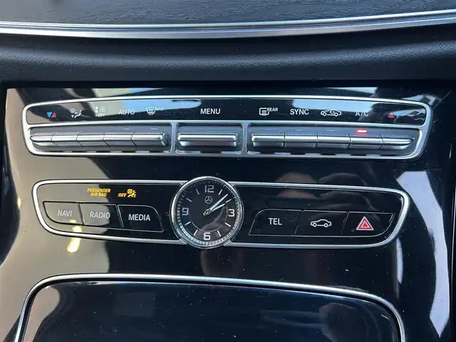 メルセデス・ベンツ Ｅ２２０ｄ アバンギャルド スポーツ 茨城県 2016(平28)年 5.8万km ダイヤモンドホワイト Burmesterサウンドシステム/コックピットディスプレイ/レザーパッケージ/純正ナビ フルセグ/BT/AM/FM/アラウンドビューカメラ/パワーバックドア/パワーシート/シートメモリ/シートヒーター/後席シートヒーター/ステアリングスイッチ/パドルシフト/アクティブクルーズコントロール/ステアリングスイッチ/純正フロアマット/純正アルミホイール/USBポート/LEDオートライト/アイドリングストップ/ドラレコ/スマートキー/ETC