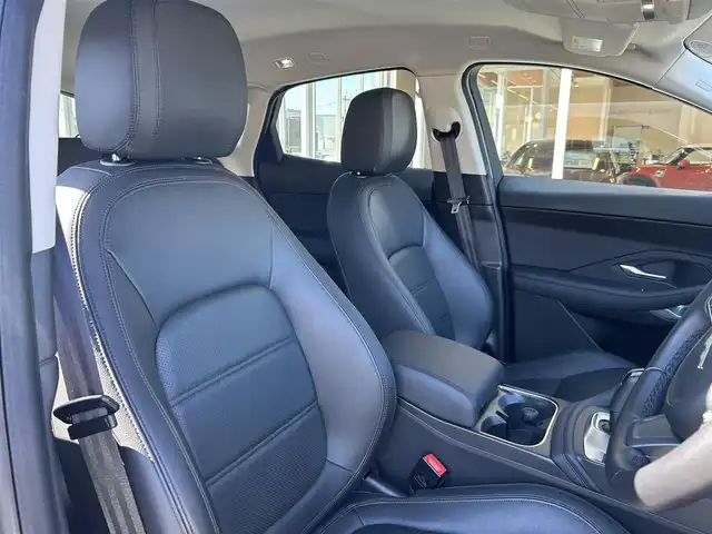 ジャガー Ｅペース S 180PS 福岡県 2021(令3)年 1.9万km 黒 ワンオーナー　/ドライブプロパック　/アダプティブクルーズコントロール/ブラインドスポットモニター/レーンキープアシスト/ハイスピードエマージェンシーブレーキ/純正ナビ　/Applecarplay/androidauto/全方位カメラ　/黒革シート/前席シートヒーター/LEDヘッドライト/パワーバックドア　/ステアリングスイッチ/純正20インチアルミホイール/ETC/取扱説明書/保証書/スペアキー×1