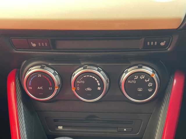 マツダ デミオ XD ミッドセンチュリー 愛知県 2015(平27)年 6.8万km ソウルレッドプレミアムメタリック 純正ナビ/シートヒーター/バックカメラ/ヘッドアップディスプレイ/コーナーセンサー/純正アルミホイール/LEDヘッドライト/パドルシフト/オートマチックハイビーム/ドライブレコーダー/衝突軽減システム/フルセグ/CD DVD/Bluetooth/ステアリングスイッチ/スマートキー/プッシュスタート