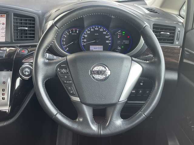 日産 エルグランド 250ハイウェイスター 神奈川県 2011(平23)年 3.7万km 黒 ワンオーナー/プッシュスタート/スマートキー2本/前後だライブレコーダー/ビルトインETC/Bluetooth接続/コーナーセンサー/アラウンドビューモニター/両側パワースライドドア/横滑り防止装置/フリップダウンモニター/オートライト/フォグライト/オットマン/USB端子/電動格納ミラー/AM/FM/地デジTV