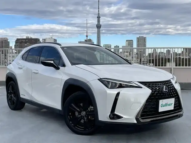 レクサス ＵＸ 250h アーバンエレガンス 東京都 2021(令3)年 2.2万km ソニッククォーツ ワンオーナー/純正ナビ（CD/DVD/地デジTV/BT)/バックカメラ・全方位カメラ/黒皮シート/純正１８インチアルミ/パワーバックドア/ETC2.0/パドルシフト/メモリーパワーシート/シートヒーター・ステアリングヒーター/ドライブレコーダー（DRT-H58A)/エンジンプッシュボタン/BSM/Lexus　Safety　System　＋/PCS（プリクラッシュセーフ）/LTA（レーントレーシングアシスト）/AHB（オートマチックハイビーム）/RSA(ロードサインアシスト）/レーダークルーズコントロール/先行車発進お知らせ/保証書・取説・ナビ説