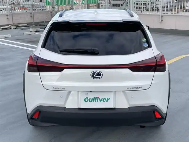 レクサス ＵＸ 250h アーバンエレガンス 東京都 2021(令3)年 2.2万km ソニッククォーツ ワンオーナー/純正ナビ（CD/DVD/地デジTV/BT)/バックカメラ・全方位カメラ/黒皮シート/純正１８インチアルミ/パワーバックドア/ETC2.0/パドルシフト/メモリーパワーシート/シートヒーター・ステアリングヒーター/ドライブレコーダー（DRT-H58A)/エンジンプッシュボタン/BSM/Lexus　Safety　System　＋/PCS（プリクラッシュセーフ）/LTA（レーントレーシングアシスト）/AHB（オートマチックハイビーム）/RSA(ロードサインアシスト）/レーダークルーズコントロール/先行車発進お知らせ/保証書・取説・ナビ説