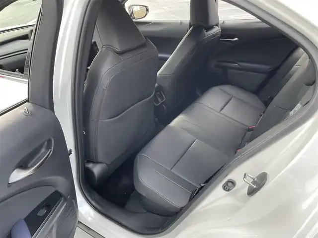 レクサス ＵＸ 250h アーバンエレガンス 東京都 2021(令3)年 2.2万km ソニッククォーツ ワンオーナー/純正ナビ（CD/DVD/地デジTV/BT)/バックカメラ・全方位カメラ/黒皮シート/純正１８インチアルミ/パワーバックドア/ETC2.0/パドルシフト/メモリーパワーシート/シートヒーター・ステアリングヒーター/ドライブレコーダー（DRT-H58A)/エンジンプッシュボタン/BSM/Lexus　Safety　System　＋/PCS（プリクラッシュセーフ）/LTA（レーントレーシングアシスト）/AHB（オートマチックハイビーム）/RSA(ロードサインアシスト）/レーダークルーズコントロール/先行車発進お知らせ/保証書・取説・ナビ説