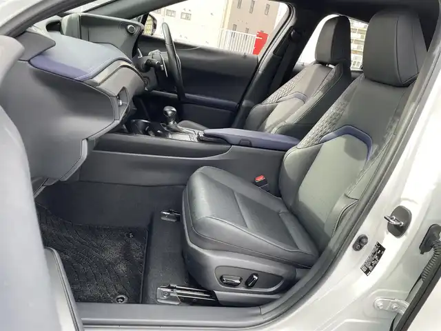 レクサス ＵＸ 250h アーバンエレガンス 東京都 2021(令3)年 2.2万km ソニッククォーツ ワンオーナー/純正ナビ（CD/DVD/地デジTV/BT)/バックカメラ・全方位カメラ/黒皮シート/純正１８インチアルミ/パワーバックドア/ETC2.0/パドルシフト/メモリーパワーシート/シートヒーター・ステアリングヒーター/ドライブレコーダー（DRT-H58A)/エンジンプッシュボタン/BSM/Lexus　Safety　System　＋/PCS（プリクラッシュセーフ）/LTA（レーントレーシングアシスト）/AHB（オートマチックハイビーム）/RSA(ロードサインアシスト）/レーダークルーズコントロール/先行車発進お知らせ/保証書・取説・ナビ説