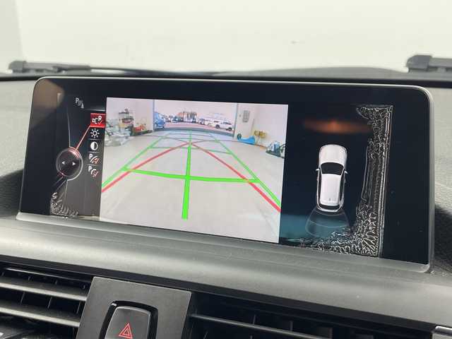 ＢＭＷ １１８ｉ スポーツ 愛知県 2015(平27)年 5.9万km ディープシーブルー /純正HDDナビ//CD DVD BT USB FM AM AUX//バックカメラ//インテリジェントセーフティ//LEDオートヘッドライト//ETC//クルーズコントロール//純正フロアマット//純正フォグランプ//スマートキー//スペアキー//ドライブモードセレクト//スポーツモード//ECO PROモード//MTモード付AT//クリアランスソナー//レーンキープアシスト//革巻きステアリング