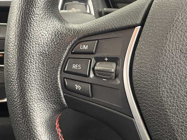 ＢＭＷ １１８ｉ スポーツ 愛知県 2015(平27)年 5.9万km ディープシーブルー /純正HDDナビ//CD DVD BT USB FM AM AUX//バックカメラ//インテリジェントセーフティ//LEDオートヘッドライト//ETC//クルーズコントロール//純正フロアマット//純正フォグランプ//スマートキー//スペアキー//ドライブモードセレクト//スポーツモード//ECO PROモード//MTモード付AT//クリアランスソナー//レーンキープアシスト//革巻きステアリング