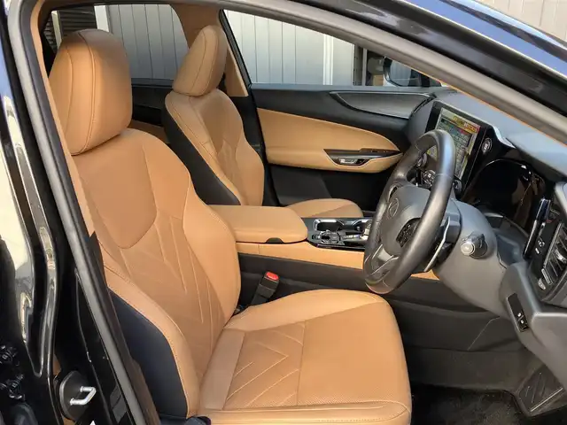 レクサス ＮＸ 250 バージョンL 東京都 2023(令5)年 3.4万km グラファイトブラックガラスフレーク セーフティシステムプラス/・プリクラッシュセーフティ/・レーンディパチャーアラート/・レーダークルーズコントロール/・ロードサインアシスト/・発進遅れ告知機能/・ドライバー異常時対応対応システム/・レーントレーシングアシスト/・アクティグハイビーム/・プロアクティブドライビングアシスト/ワンオーナー/サンルーフ/エアロパーツ/フルセグテレビ/バックカメラ/ウィンカーミラー/ドアバイザー/プッシュスタート/パワーバックドア/ETC/3眼LEDヘッドライト/20インチアルミホイール/ブラインドスポットミラー/全方位カメラ/パドルシフト/茶革シート/・シートヒーター  ・エアーシート/パワーシート/全席シートヒーター /前席シートエアコン/オートヘッドライト/Bluetooth/運転席メモリーシート/パワーバックドア/前後ドライブレコーダー/ETC/保証書/R5.R6ディーラー記録簿有