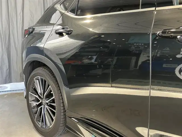 レクサス ＮＸ 250 バージョンL 東京都 2023(令5)年 3.4万km グラファイトブラックガラスフレーク セーフティシステムプラス/・プリクラッシュセーフティ/・レーンディパチャーアラート/・レーダークルーズコントロール/・ロードサインアシスト/・発進遅れ告知機能/・ドライバー異常時対応対応システム/・レーントレーシングアシスト/・アクティグハイビーム/・プロアクティブドライビングアシスト/ワンオーナー/サンルーフ/エアロパーツ/フルセグテレビ/バックカメラ/ウィンカーミラー/ドアバイザー/プッシュスタート/パワーバックドア/ETC/3眼LEDヘッドライト/20インチアルミホイール/ブラインドスポットミラー/全方位カメラ/パドルシフト/茶革シート/・シートヒーター  ・エアーシート/パワーシート/全席シートヒーター /前席シートエアコン/オートヘッドライト/Bluetooth/運転席メモリーシート/パワーバックドア/前後ドライブレコーダー/ETC/保証書/R5.R6ディーラー記録簿有