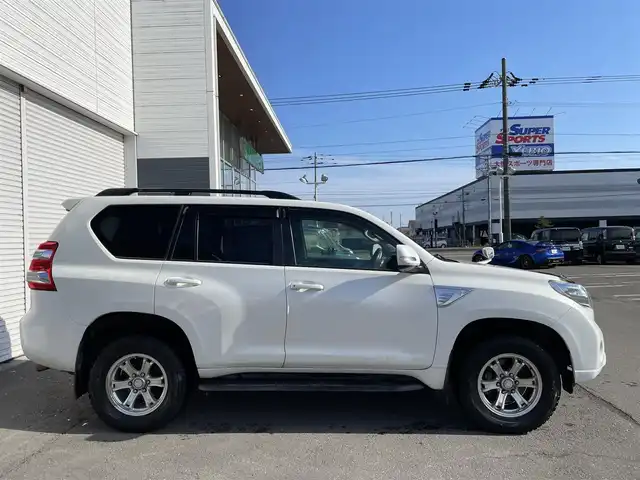 トヨタ ランドクルーザー プラド TX 道央・札幌 2015(平27)年 15.1万km ホワイトパールクリスタルシャイン 登録時走行距離150634km/　4　W　D　/寒冷地仕様/ディーゼルターボ/純正ディーラーOPナビ/バックカメラ/フロントワイパーデアイサー/ビルトインETC/電動格納ミラー/オールオートウィンドウ/ルーフレール/ダウンヒルアシストコントロール/プッシュスタート/純正フロアマット/純正ドアバイザー/スマートキー/スペアキー×１/純正AW付夏タイヤ積み込み