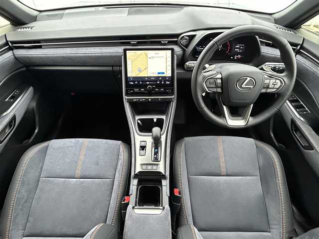 レクサス ＬＢＸ クール 岩手県 2024(令6)年 0.8万km グレーⅡ 4WD/セーフティセンスプラス/　プリクラッシュセーフティ/　レーンチェンジアシスト/　レーントレーシングアシスト/　ロードサインアシスト/　先行車発進告知機能/　発進遅れ機能/　ドライバー異常時対応システム/　プロアクティブドライビングアシスト/純正メモリーナビ/　BT/TV/全方位モニター/レーダークルーズコントロール/LEDオートライト/オートマチックハイビームシステム/前席シートヒーター/純正18インチアルミ/スマートキー/ETC2.0