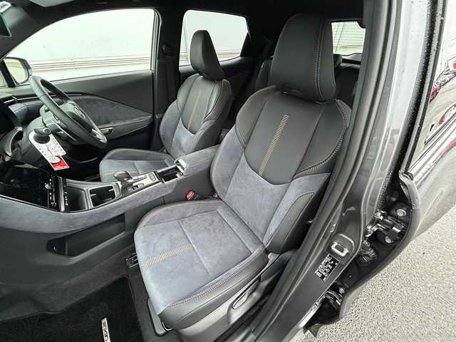 レクサス ＬＢＸ クール 岩手県 2024(令6)年 0.8万km グレーⅡ 4WD/セーフティセンスプラス/　プリクラッシュセーフティ/　レーンチェンジアシスト/　レーントレーシングアシスト/　ロードサインアシスト/　先行車発進告知機能/　発進遅れ機能/　ドライバー異常時対応システム/　プロアクティブドライビングアシスト/純正メモリーナビ/　BT/TV/全方位モニター/レーダークルーズコントロール/LEDオートライト/オートマチックハイビームシステム/前席シートヒーター/純正18インチアルミ/スマートキー/ETC2.0