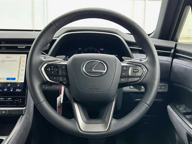 レクサス ＬＢＸ クール 岩手県 2024(令6)年 0.8万km グレーⅡ 4WD/セーフティセンスプラス/　プリクラッシュセーフティ/　レーンチェンジアシスト/　レーントレーシングアシスト/　ロードサインアシスト/　先行車発進告知機能/　発進遅れ機能/　ドライバー異常時対応システム/　プロアクティブドライビングアシスト/純正メモリーナビ/　BT/TV/全方位モニター/レーダークルーズコントロール/LEDオートライト/オートマチックハイビームシステム/前席シートヒーター/純正18インチアルミ/スマートキー/ETC2.0