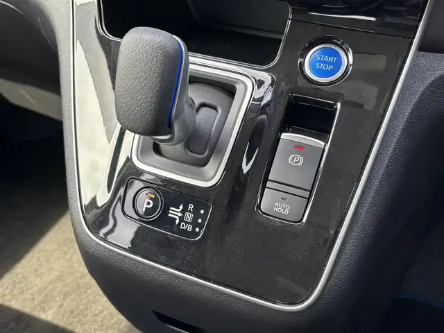 日産 セレナ e－パワー ハイウェイスター V 大分県 2021(令3)年 4.4万km ダイヤモンドブラック ・純正ナビ(CD.DVD.SD.BT)/・アラウンドビューモニター/・フルセグテレビ/・コーナーセンサー/・両側パワースライドドア/・Fダウンモニター/・テレビキャンセラー/・エマージェンシーブレーキ/・ブラインドスポットモニター/・コーナーセンサー/・ETC/・ドライブレコーダー/・デジタルインナーミラー/・ブレーキホールド/・オートライト