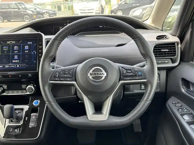 日産 セレナ e－パワー ハイウェイスター V 大分県 2021(令3)年 4.4万km ダイヤモンドブラック ・純正ナビ(CD.DVD.SD.BT)/・アラウンドビューモニター/・フルセグテレビ/・コーナーセンサー/・両側パワースライドドア/・Fダウンモニター/・テレビキャンセラー/・エマージェンシーブレーキ/・ブラインドスポットモニター/・コーナーセンサー/・ETC/・ドライブレコーダー/・デジタルインナーミラー/・ブレーキホールド/・オートライト