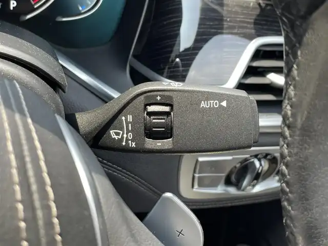 ＢＭＷ ７４０ｉ Mスポーツ 滋賀県 2016(平28)年 11.6万km パール 純正ナビ/（CD/DVD/Bluetooth/フルセグTV）/全方位カメラ/サンルーフ/harman/kardon/前方ドライブレコーダー/レザーシート/シートメモリー/パワーシート/ベンチレーション/シートヒーター/電動パーキングブレーキ/オートホールドブレーキ/LEDヘッドライト/フォグランプ/オートヘッドライト/革巻きステアリング/クルーズコントロール/パドルシフト/ステアリングリモコン/USB充電/スペアキー