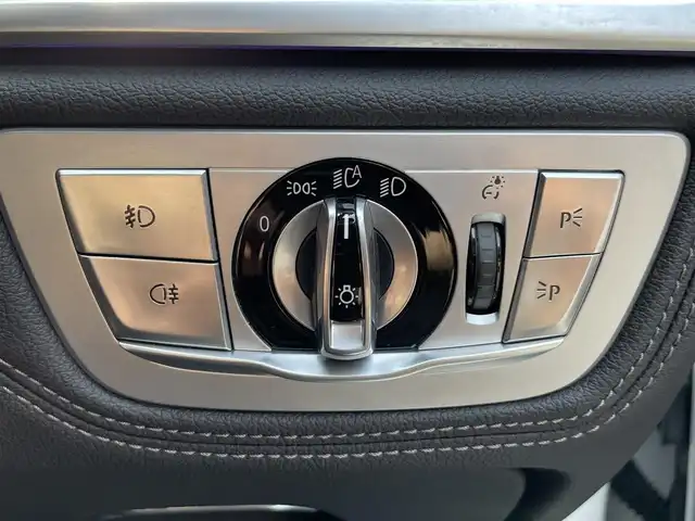 ＢＭＷ ７４０ｉ Mスポーツ 滋賀県 2016(平28)年 11.6万km パール 純正ナビ/（CD/DVD/Bluetooth/フルセグTV）/全方位カメラ/サンルーフ/harman/kardon/前方ドライブレコーダー/レザーシート/シートメモリー/パワーシート/ベンチレーション/シートヒーター/電動パーキングブレーキ/オートホールドブレーキ/LEDヘッドライト/フォグランプ/オートヘッドライト/革巻きステアリング/クルーズコントロール/パドルシフト/ステアリングリモコン/USB充電/スペアキー