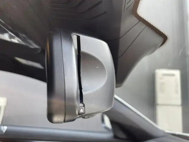 ＢＭＷ ７４０ｉ Mスポーツ 滋賀県 2016(平28)年 11.6万km パール 純正ナビ/（CD/DVD/Bluetooth/フルセグTV）/全方位カメラ/サンルーフ/harman/kardon/前方ドライブレコーダー/レザーシート/シートメモリー/パワーシート/ベンチレーション/シートヒーター/電動パーキングブレーキ/オートホールドブレーキ/LEDヘッドライト/フォグランプ/オートヘッドライト/革巻きステアリング/クルーズコントロール/パドルシフト/ステアリングリモコン/USB充電/スペアキー