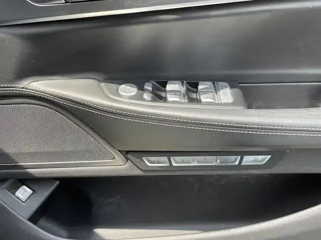 ＢＭＷ ７４０ｉ Mスポーツ 滋賀県 2016(平28)年 11.6万km パール 純正ナビ/（CD/DVD/Bluetooth/フルセグTV）/全方位カメラ/サンルーフ/harman/kardon/前方ドライブレコーダー/レザーシート/シートメモリー/パワーシート/ベンチレーション/シートヒーター/電動パーキングブレーキ/オートホールドブレーキ/LEDヘッドライト/フォグランプ/オートヘッドライト/革巻きステアリング/クルーズコントロール/パドルシフト/ステアリングリモコン/USB充電/スペアキー