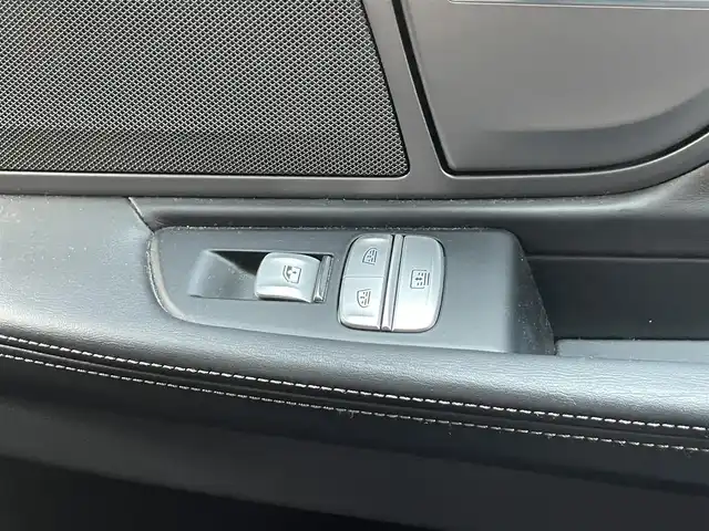 ＢＭＷ ７４０ｉ Mスポーツ 滋賀県 2016(平28)年 11.6万km パール 純正ナビ/（CD/DVD/Bluetooth/フルセグTV）/全方位カメラ/サンルーフ/harman/kardon/前方ドライブレコーダー/レザーシート/シートメモリー/パワーシート/ベンチレーション/シートヒーター/電動パーキングブレーキ/オートホールドブレーキ/LEDヘッドライト/フォグランプ/オートヘッドライト/革巻きステアリング/クルーズコントロール/パドルシフト/ステアリングリモコン/USB充電/スペアキー