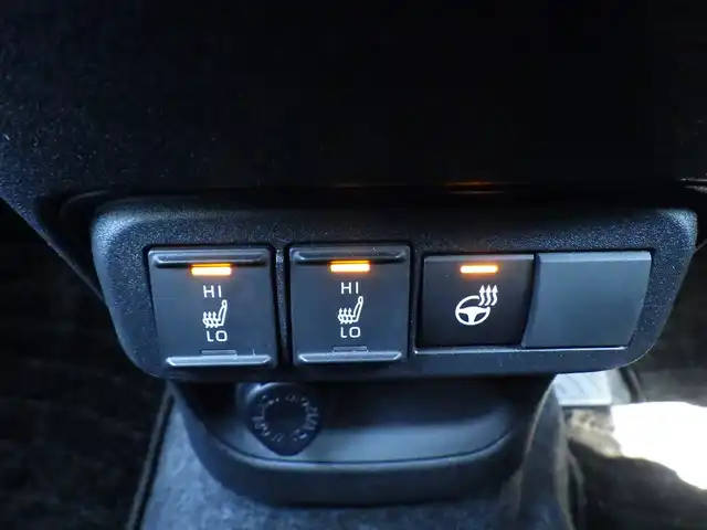 トヨタ シエンタ Z 千葉県 2023(令5)年 5.7万km アーバンカーキ Toyota Safety Sense/・プリクラッシュセーフティ/・レーンディパーチャーアラート/・オートハイビーム/・レーダークルーズコントロール/両側パワースライドドア/前席シートヒーター/８インチディスプレイオーディオ/純正地デジTV/【Bluetooth接続】/バックカメラ/革巻きステアリング/ステアリングヒーター/ステアリングスイッチ/ETC（2.0）/LEDヘッドライト/ウインカーミラー/クリアランスソナー/サイド/カーテンエアバッグ/スマートキー