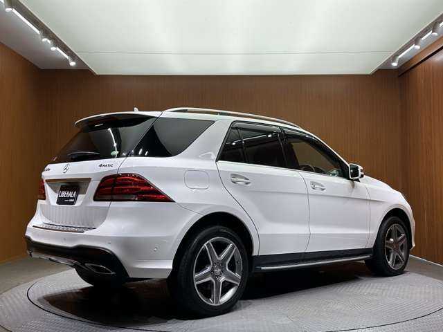 メルセデス・ベンツ ＧＬＥ３５０ｄ 4MATIC スポーツ 千葉県 2015(平27)年 4万km ポーラホワイト パノラマＳＲ　/黒革　/ＡＣＣ　/ｈａｒｍａｎｋａｒｄｏｎサウンド　/ナビ　/ＴＶ　/Ｂｌｕｅｔｏｏｔｈ接続　/３６０°シートＨ　/電動リアゲート　/ＬＥＤヘッドライト　/オートハイビーム　/衝突軽減Ｂ　/ＢＳＭ　/ＬＫＡ