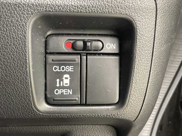 ホンダ Ｎ ＢＯＸ カスタム G Lパッケージ 埼玉県 2015(平27)年 7.8万km スマートブラック 片側電動スライドドア　/純正ナビ　/ＥＴＣ　/ＥＣＯＮ　/純正アルミホイール　/前ドライブレコーダー　/ウインカーミラー　/バックカメラ　/フロアマット　/フォグランプ　/オートライト　/プッシュスタート　