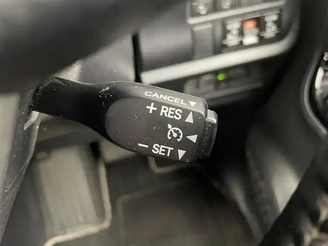 トヨタ ヴォクシー ハイブリッド ZS 煌Ⅱ 大分県 2020(令2)年 7.2万km ホワイトパールクリスタルシャイン ALPINE製11インチナビ(EX11NX)/バックカメラ/ALPINE製フリップダウンモニター/ALPINE製ドライブレコーダー/両側パワースライドドア/フルセグTV/テレビキャンセラー/HDMI端子/Bluetooth/ETC/前席シートヒーター/16インチアルミホイール/車線逸脱防止システム/衝突軽減ブレーキ/USB端子/オートライト/オートハイビーム/フォグランプ/LEDヘッドライト/本革巻きステアリング/ステアリングリモコン/ウォークスルー/前後コーナーセンサー/横滑り防止システム/スマートキー/プッシュスタート