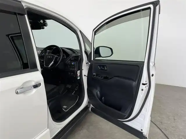 トヨタ ヴォクシー ハイブリッド ZS 煌Ⅱ 大分県 2020(令2)年 7.2万km ホワイトパールクリスタルシャイン ALPINE製11インチナビ(EX11NX)/バックカメラ/ALPINE製フリップダウンモニター/ALPINE製ドライブレコーダー/両側パワースライドドア/フルセグTV/テレビキャンセラー/HDMI端子/Bluetooth/ETC/前席シートヒーター/16インチアルミホイール/車線逸脱防止システム/衝突軽減ブレーキ/USB端子/オートライト/オートハイビーム/フォグランプ/LEDヘッドライト/本革巻きステアリング/ステアリングリモコン/ウォークスルー/前後コーナーセンサー/横滑り防止システム/スマートキー/プッシュスタート