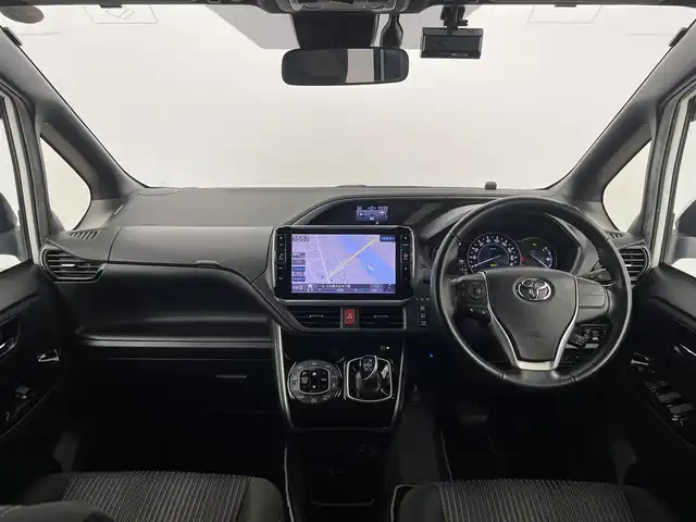 トヨタ ヴォクシー ハイブリッド ZS 煌Ⅱ 大分県 2020(令2)年 7.2万km ホワイトパールクリスタルシャイン ALPINE製11インチナビ(EX11NX)/バックカメラ/ALPINE製フリップダウンモニター/ALPINE製ドライブレコーダー/両側パワースライドドア/フルセグTV/テレビキャンセラー/HDMI端子/Bluetooth/ETC/前席シートヒーター/16インチアルミホイール/車線逸脱防止システム/衝突軽減ブレーキ/USB端子/オートライト/オートハイビーム/フォグランプ/LEDヘッドライト/本革巻きステアリング/ステアリングリモコン/ウォークスルー/前後コーナーセンサー/横滑り防止システム/スマートキー/プッシュスタート