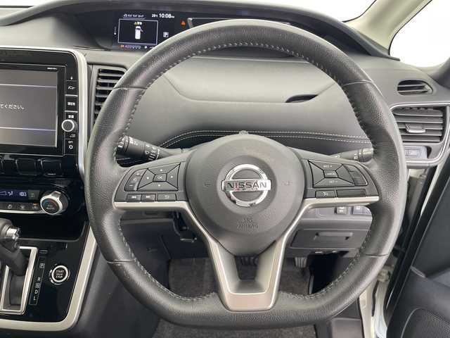 日産 セレナ ハイウェイスター Vセレクション 愛知県 2017(平29)年 5.6万km ブリリアントホワイトパール 純正9型ナビ/フリップダウンモニター/両側パワースライドドア/クルーズコントロール/バックカメラ/ハンズフリースライドドア/純正アルミホイール/LEDヘッドライト/リアオートエアコン/ドライブレコーダー/ETC/衝突軽減システム/ステアリングスイッチ/スマートキー/プッシュスタート