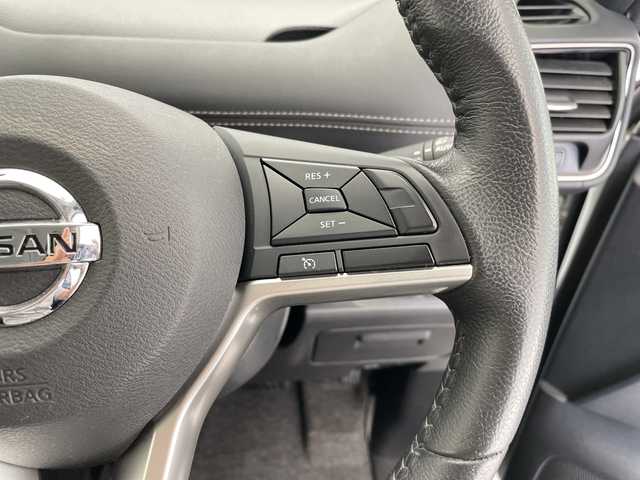 日産 セレナ ハイウェイスター Vセレクション 愛知県 2017(平29)年 5.6万km ブリリアントホワイトパール 純正9型ナビ/フリップダウンモニター/両側パワースライドドア/クルーズコントロール/バックカメラ/ハンズフリースライドドア/純正アルミホイール/LEDヘッドライト/リアオートエアコン/ドライブレコーダー/ETC/衝突軽減システム/ステアリングスイッチ/スマートキー/プッシュスタート