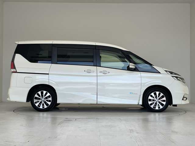 日産 セレナ ハイウェイスター Vセレクション 愛知県 2017(平29)年 5.6万km ブリリアントホワイトパール 純正9型ナビ/フリップダウンモニター/両側パワースライドドア/クルーズコントロール/バックカメラ/ハンズフリースライドドア/純正アルミホイール/LEDヘッドライト/リアオートエアコン/ドライブレコーダー/ETC/衝突軽減システム/ステアリングスイッチ/スマートキー/プッシュスタート
