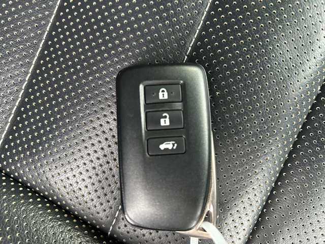 レクサス ＮＸ 300 Fスポーツ 千葉県 2020(令2)年 5.8万km ホワイトノーヴァガラスフレーク ナビ　バックカメラ　ＴＶ　レザーシート ＥＴＣ２．０　ドラレコ　追従型クルコン　パワーシート　シートヒーター　エアシート　ブレーキホールド　前後センサー　電動リアゲート　純正１８インチＡＷ LED