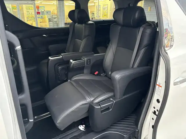 トヨタ ヴェルファイア Z Gエディション 愛知県 2019(令1)年 4.1万km ホワイトパールクリスタルシャイン /禁煙車//ワンオーナー//純正フリップダウンモニター//純正メモリーナビ(NSZN-Z68T)//フルセグTV/CD/DVD//バックカメラ//ETC//黒革シート//シートヒーター//エアシート//パワーシート(メモリ機能付き)//純正LEDオートヘッドライト//オートハイビーム//純正LEDフォグランプ//コンビステアリング//ステアリングスイッチ//ステアリングヒーター//パワーバックドア//全天周ドライブレコーダー//オートリトラウィンカーミラー//シーケンシャルウィンカー//PCS/LTA/PKSB/RSA/ACC/横滑り防止//リアロールシェード//オットマン付シート//自動防眩ルームミラー//照明付バニティミラー//スマートキー//スペアスマートキー//純正フロアマット//純正ドアバイザー//スペアタイヤ//AW付スタッドレスタイヤ4本(車載有)//新車時保証書//取扱説明書