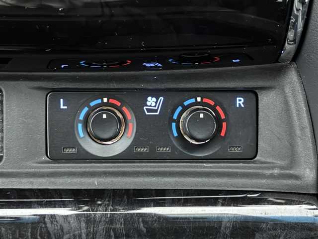 トヨタ ヴェルファイア Z Gエディション 兵庫県 2019(令1)年 4.1万km ホワイトパールクリスタルシャイン /禁煙車//ワンオーナー//純正フリップダウンモニター//純正メモリーナビ(NSZN-Z68T)//フルセグTV/CD/DVD//バックカメラ//ETC//黒革シート//シートヒーター//エアシート//パワーシート(メモリ機能付き)//純正LEDオートヘッドライト//オートハイビーム//純正LEDフォグランプ//コンビステアリング//ステアリングスイッチ//ステアリングヒーター//パワーバックドア//全天周ドライブレコーダー//オートリトラウィンカーミラー//シーケンシャルウィンカー//PCS/LTA/PKSB/RSA/ACC/横滑り防止//リアロールシェード//オットマン付シート//自動防眩ルームミラー//照明付バニティミラー//スマートキー//スペアスマートキー//純正フロアマット//純正ドアバイザー//スペアタイヤ//AW付スタッドレスタイヤ4本(車載有)//新車時保証書//取扱説明書