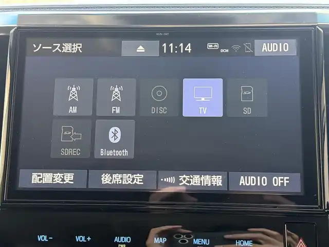 トヨタ ヴェルファイア Z Gエディション 兵庫県 2019(令1)年 4.1万km ホワイトパールクリスタルシャイン 純正メモリーナビ(NSZN-Z68T)/（フルセグTV/CD/DVD）/純正フリップダウンモニター/バックカメラ/ETC/黒革シート/シートヒーター/エアシート/パワーシート(メモリ機能付き)/純正LEDオートヘッドライト/オートハイビーム/純正LEDフォグランプ/コンビステアリング/ステアリングスイッチ/ステアリングヒーター/パワーバックドア/全方位ドライブレコーダー/オートリトラウィンカーミラー//シーケンシャルウィンカー/PCS/LTA/PKSB/RSA/ACC/横滑り防止/リアロールシェード/オットマン付シート/自動防眩ルームミラー/照明付バニティミラー/スマートキー/スペアスマートキー/純正フロアマット/純正ドアバイザー/スペアタイヤ/AW付スタッドレスタイヤ4本(車載有)/新車時保証書/取扱説明書