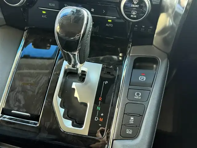 トヨタ ヴェルファイア Z Gエディション 兵庫県 2019(令1)年 4.1万km ホワイトパールクリスタルシャイン 純正メモリーナビ(NSZN-Z68T)/（フルセグTV/CD/DVD）/純正フリップダウンモニター/バックカメラ/ETC/黒革シート/シートヒーター/エアシート/パワーシート(メモリ機能付き)/純正LEDオートヘッドライト/オートハイビーム/純正LEDフォグランプ/コンビステアリング/ステアリングスイッチ/ステアリングヒーター/パワーバックドア/全方位ドライブレコーダー/オートリトラウィンカーミラー//シーケンシャルウィンカー/PCS/LTA/PKSB/RSA/ACC/横滑り防止/リアロールシェード/オットマン付シート/自動防眩ルームミラー/照明付バニティミラー/スマートキー/スペアスマートキー/純正フロアマット/純正ドアバイザー/スペアタイヤ/AW付スタッドレスタイヤ4本(車載有)/新車時保証書/取扱説明書